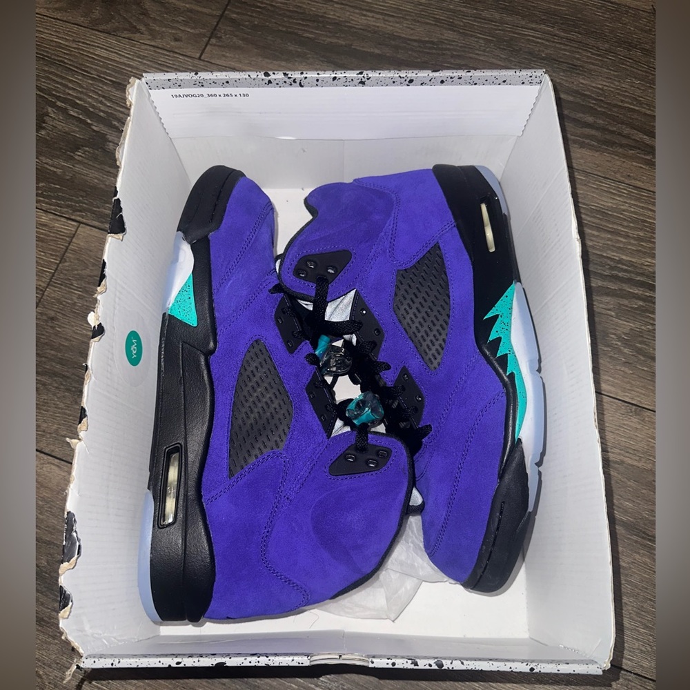 Air Jordan retro 5 Grape brand new never worn